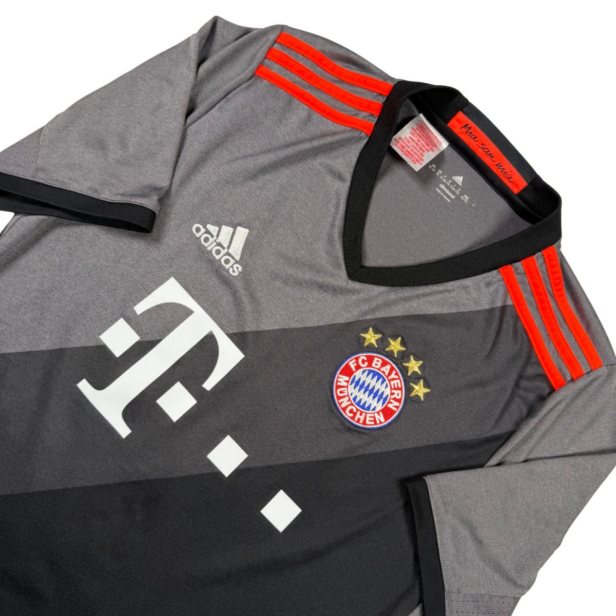 2016/17 Bayern Munich Extérieur - Thiago 6 (15/16a) - Iconic Football Shop
