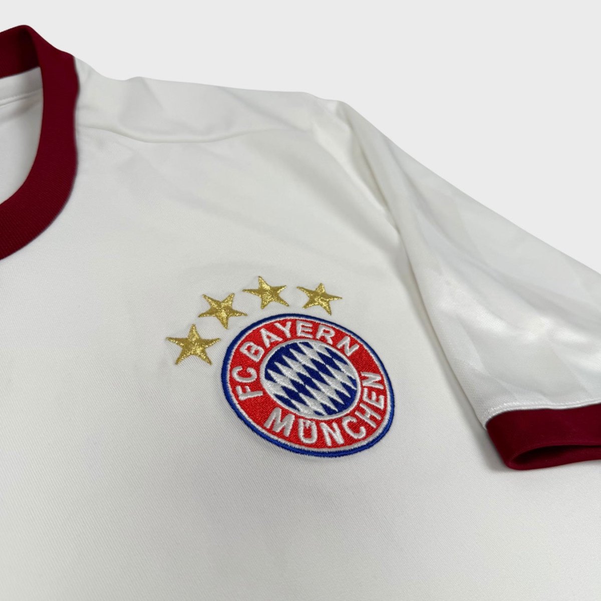 2016/17 Bayern Munich Third (L) - Iconic Football Shop