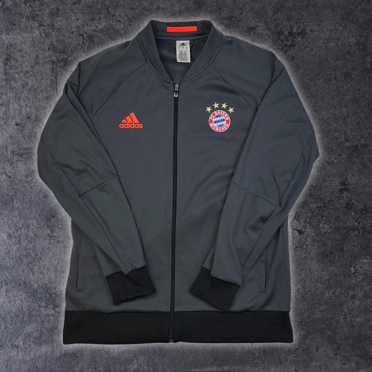 2016/17 Bayern Munich Veste (XL) - Iconic Football Shop