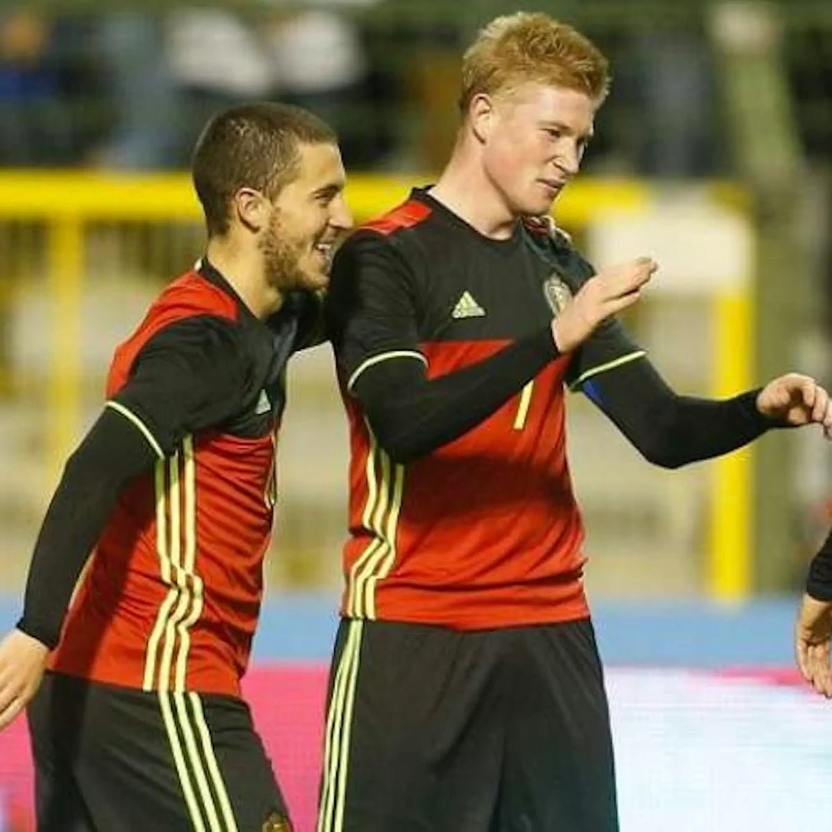 2016/17 Belgique Domicile (L) - Iconic Football Shop