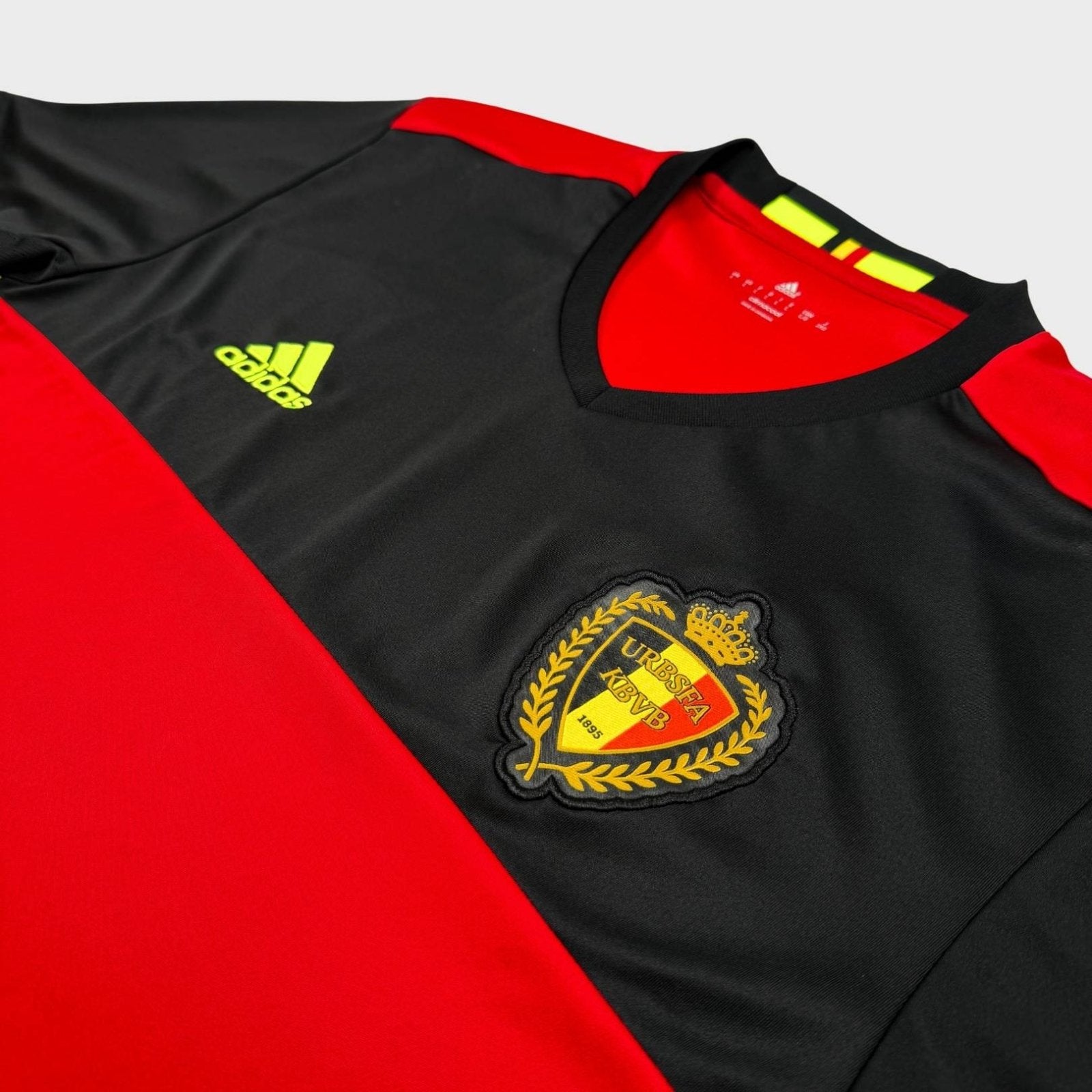 2016/17 Belgique Domicile (L) - Iconic Football Shop