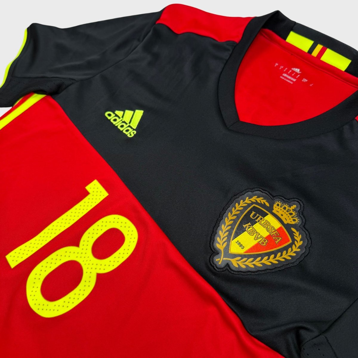 2016/17 Belgique Domicile - Nainggolan 18 (S) - Iconic Football Shop