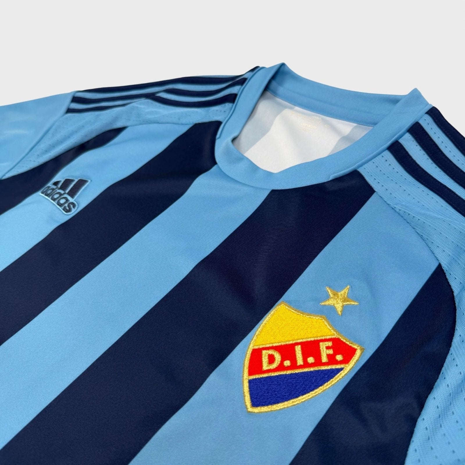 2016/17 Djurgardens IF Domicile (M) - Iconic Football Shop