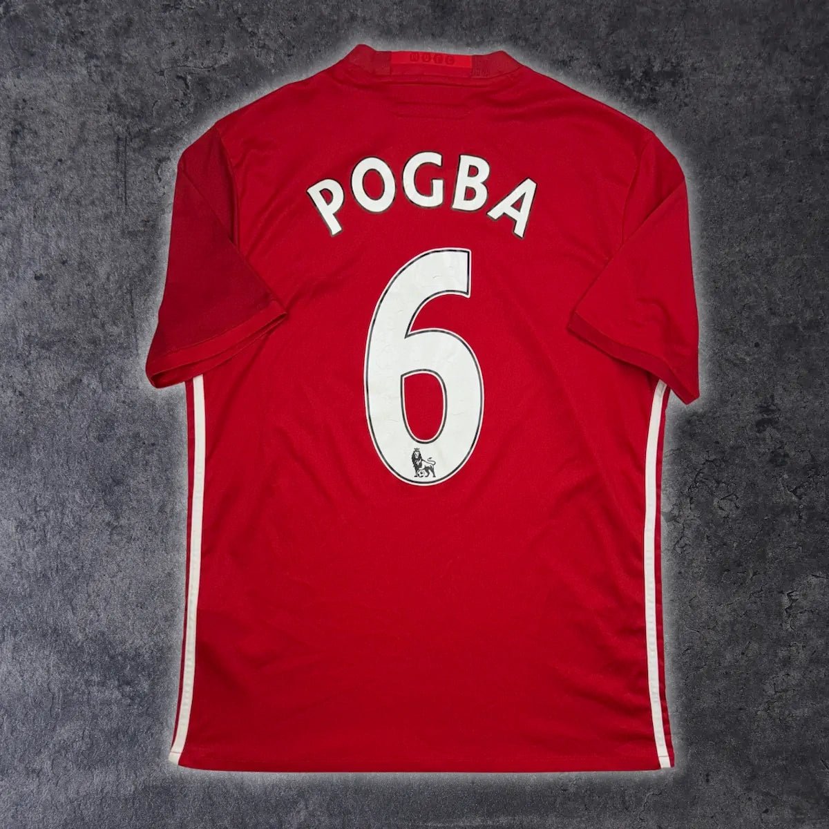 2016/17 Manchester United Domicile - Pogba 6 (M) - Iconic Football Shop
