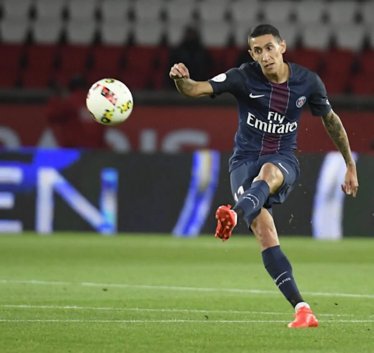 2016/17 PSG Domicile (13/15a) - Iconic Football Shop