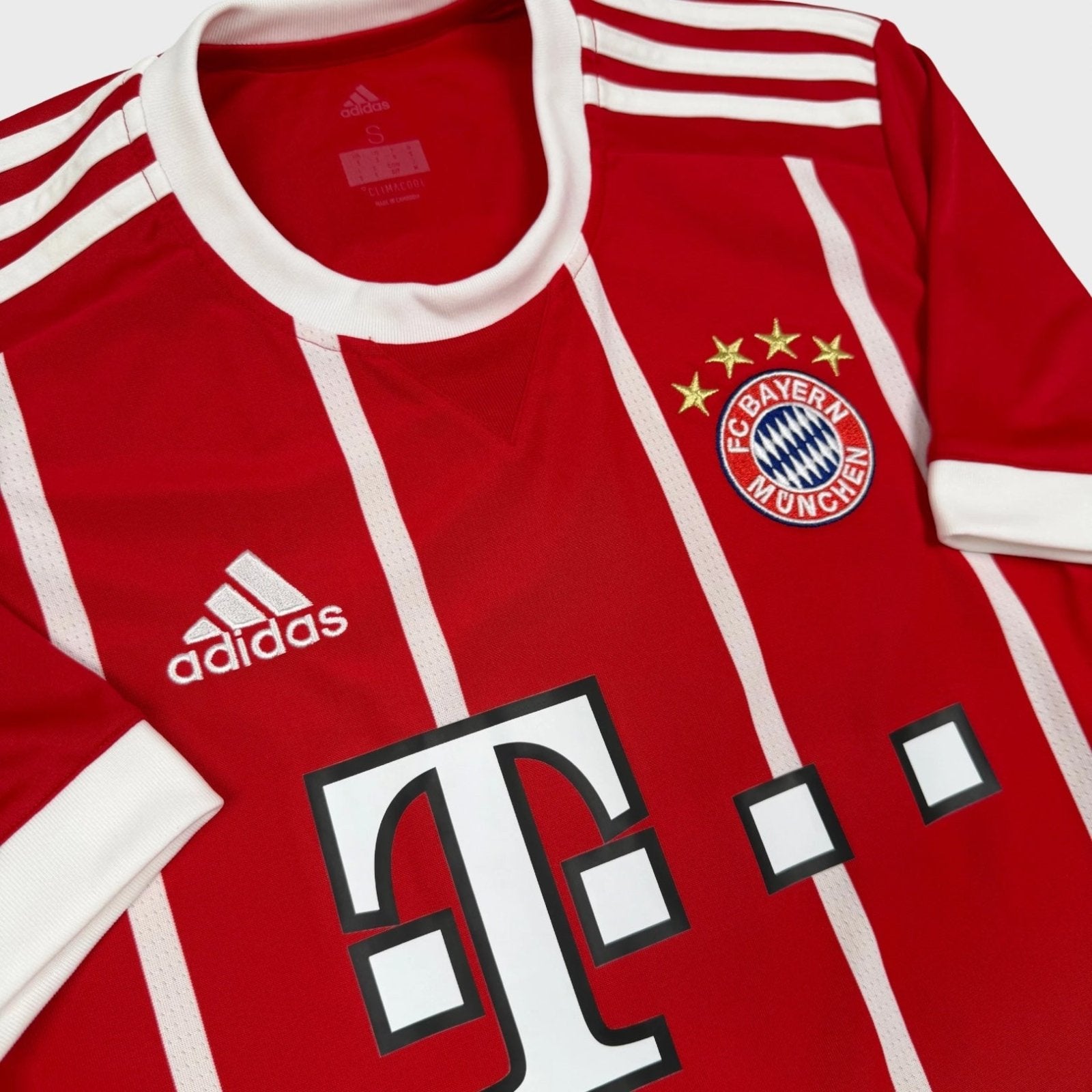 2017/18 Bayern Munich Domicile - Thiago 6 (S) - Iconic Football Shop