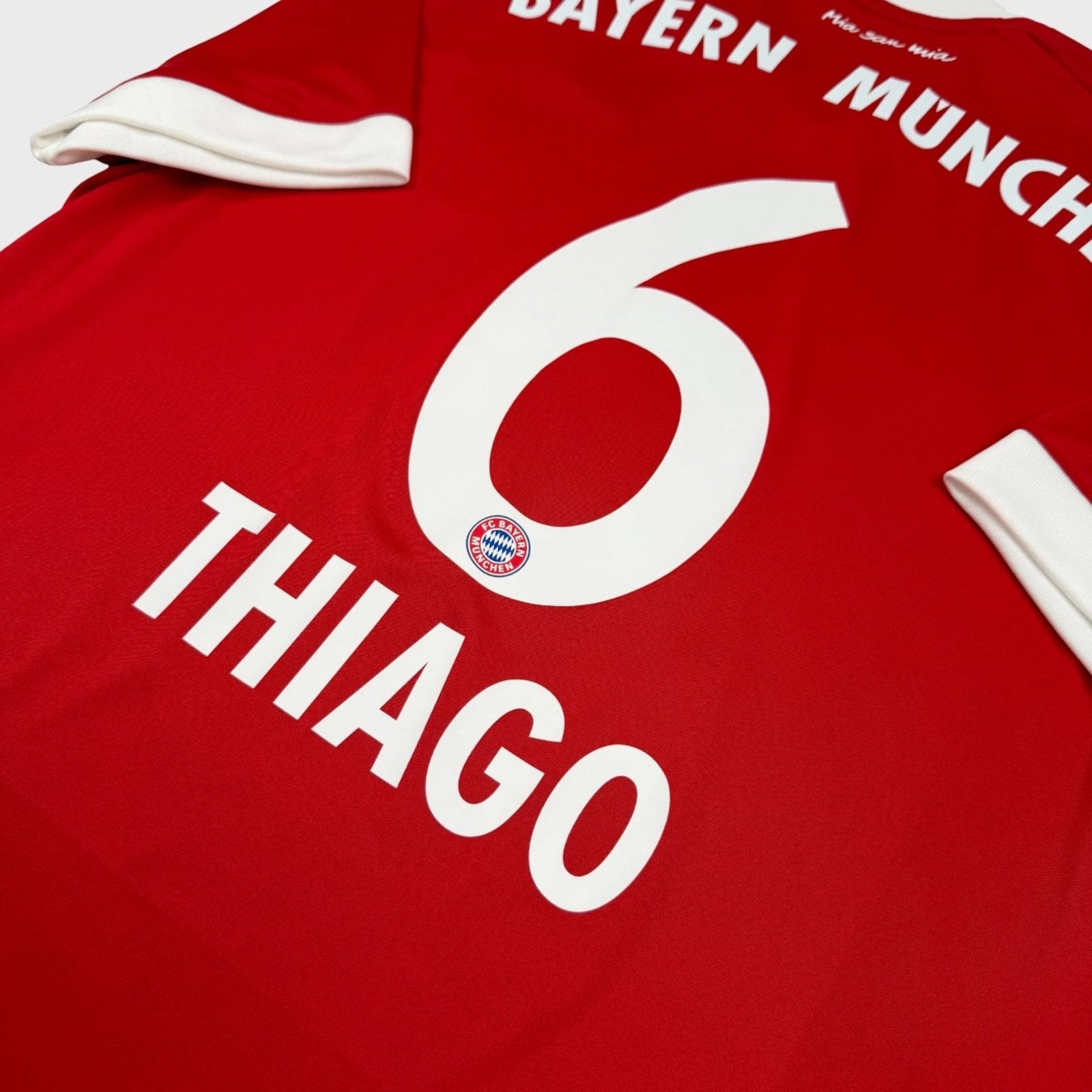 2017/18 Bayern Munich Domicile - Thiago 6 (S) - Iconic Football Shop