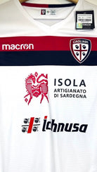 2017/18 Cagliari Extérieur (XL) - Iconic Football Shop