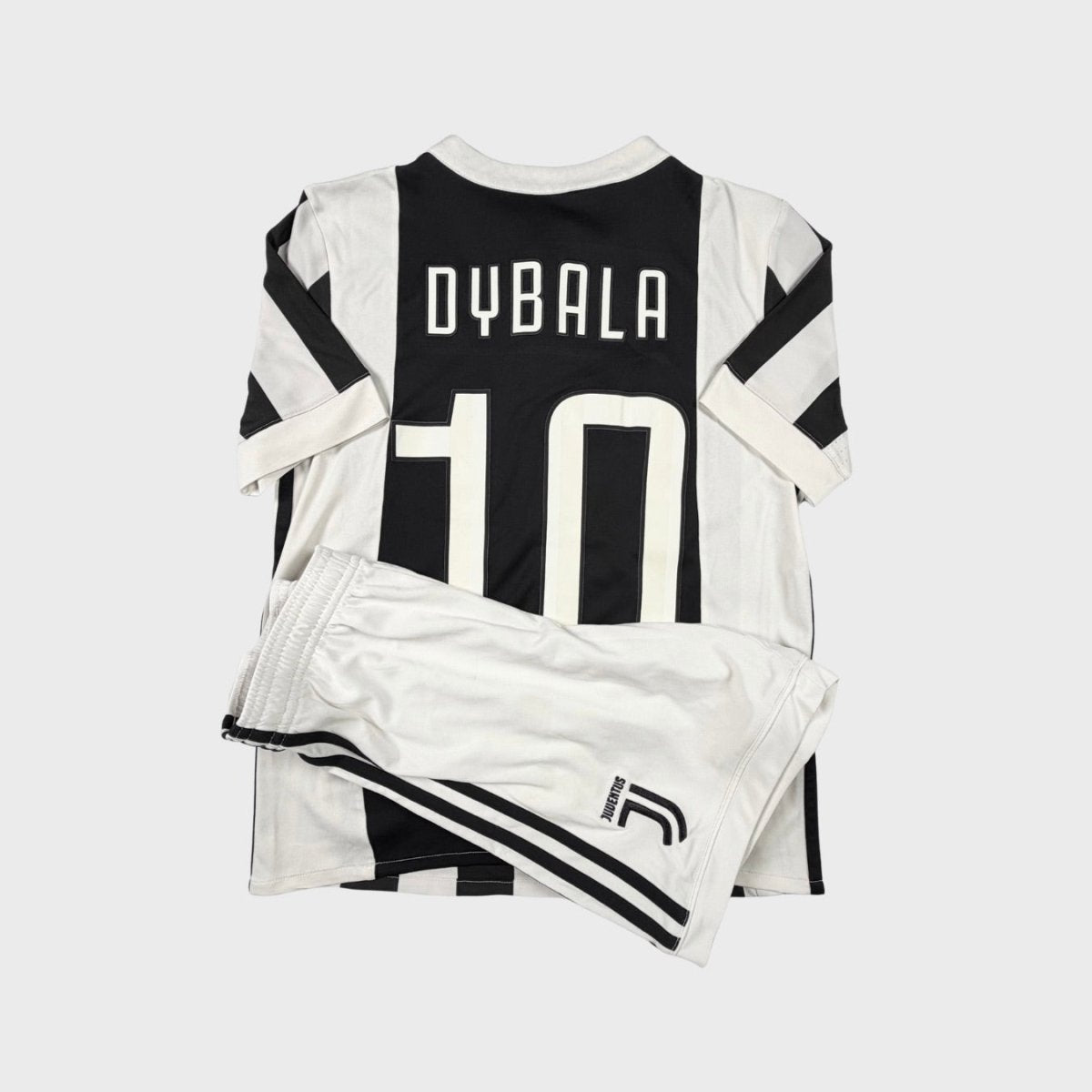 2017/18 Juventus Domicile - Dybala 10 *COMPLET* (11/12a) - Iconic Football Shop