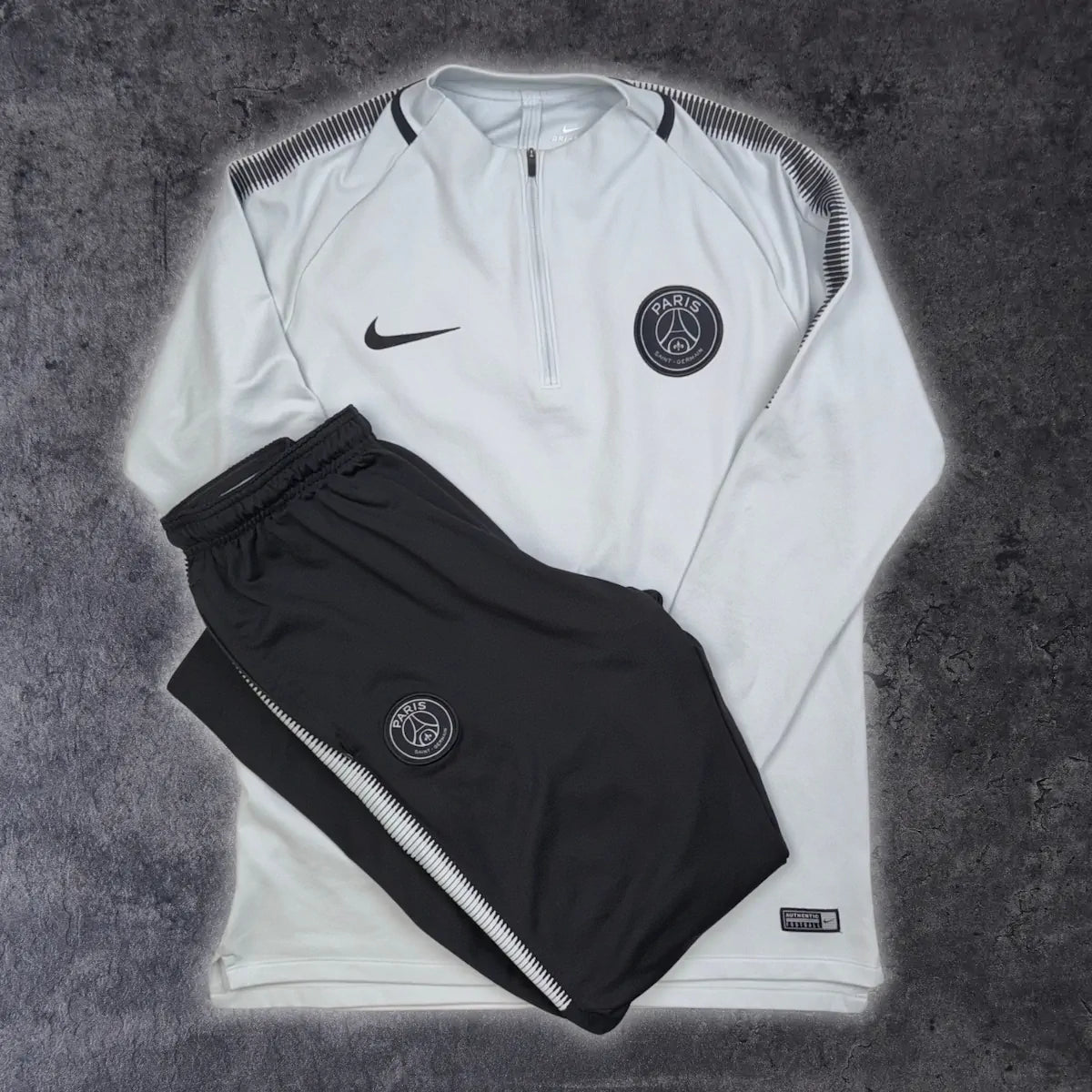2017/18 PSG Entraînement *COMPLET* (L) - Iconic Football Shop