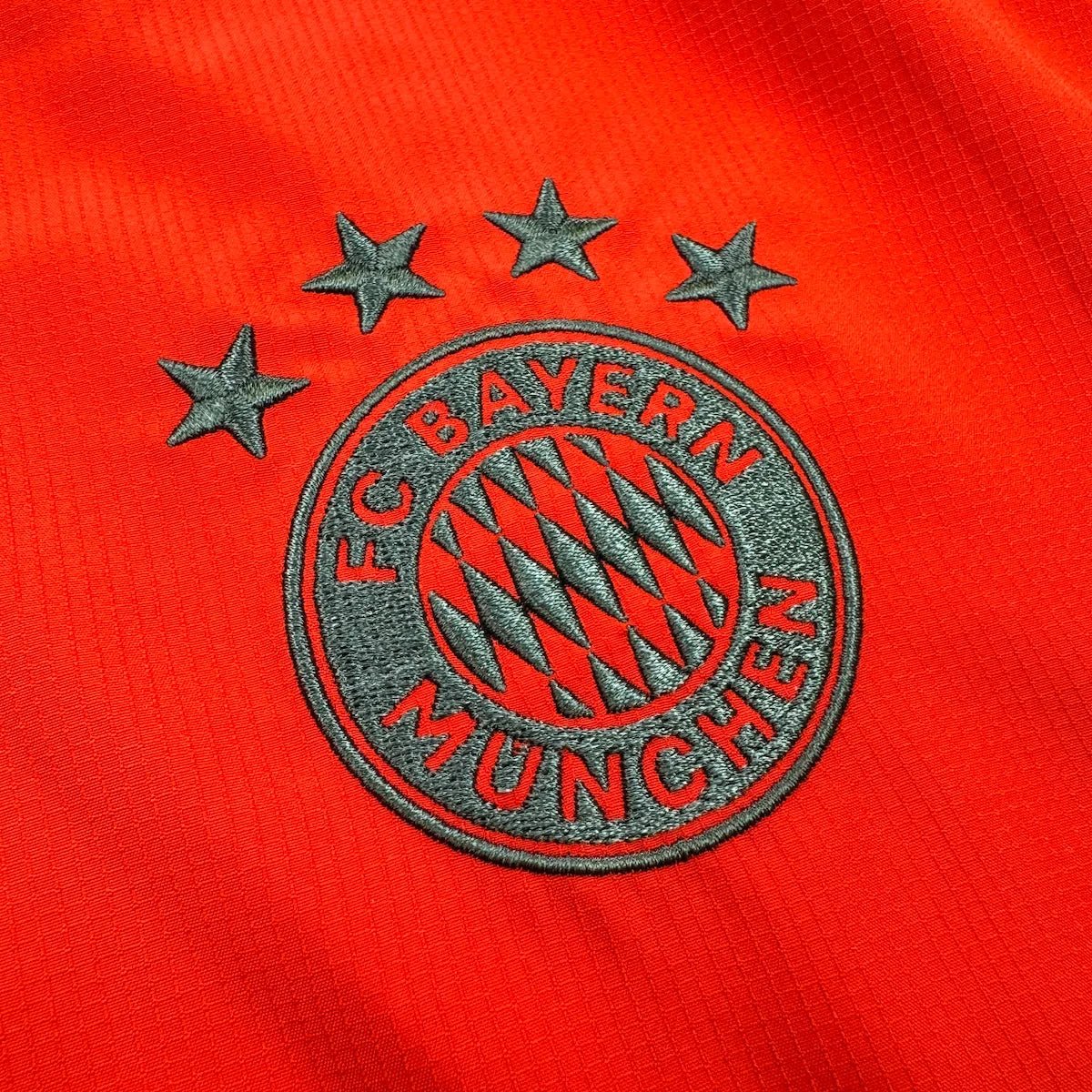 2018/19 Bayern Munich Veste (XL) - Iconic Football Shop