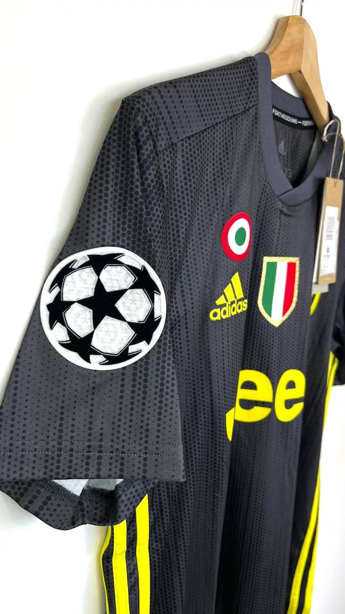 2018/19 Juventus Third - Ronaldo 7 (S) - Iconic Football Shop