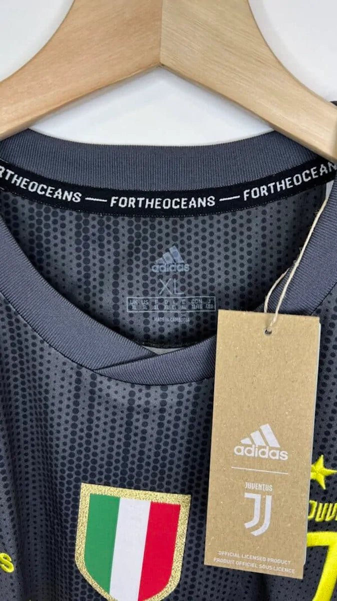 2018/19 Juventus Third - Ronaldo 7 (XL) - Iconic Football Shop