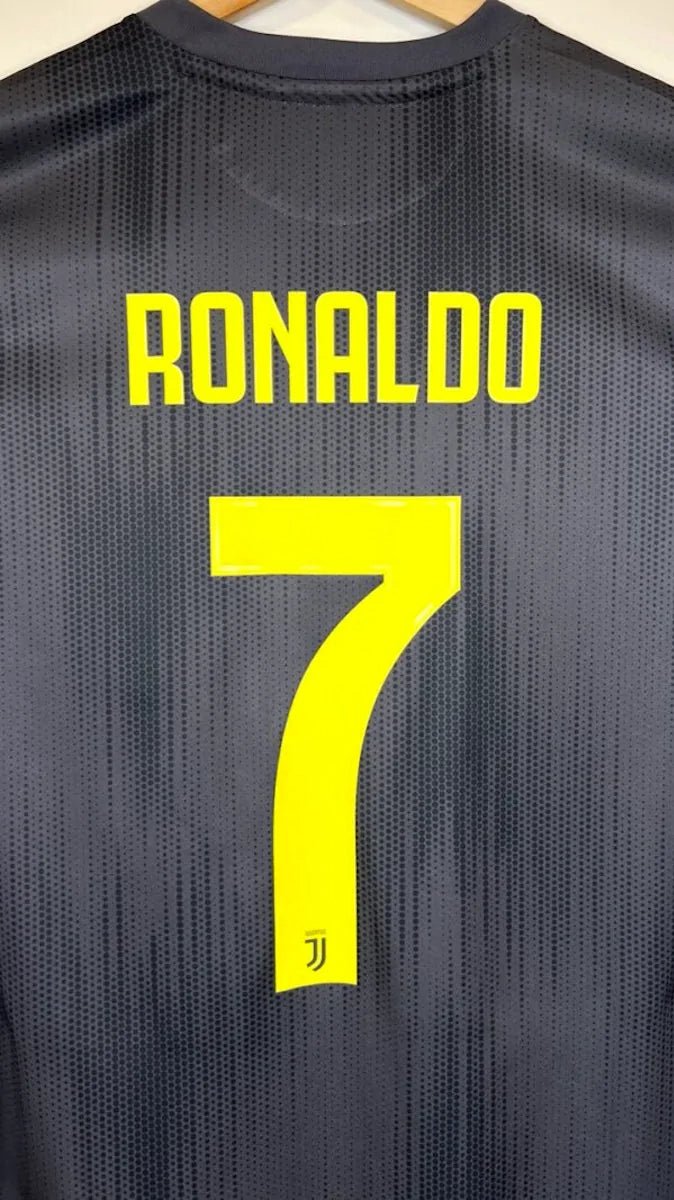 2018/19 Juventus Third - Ronaldo 7 (XL) - Iconic Football Shop