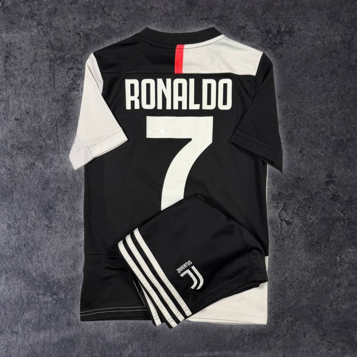 2019/20 Juventus Domicile - Ronaldo 7 (9/10a) - Iconic Football Shop