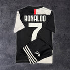 2019/20 Juventus Domicile - Ronaldo 7 (9/10a) - Iconic Football Shop