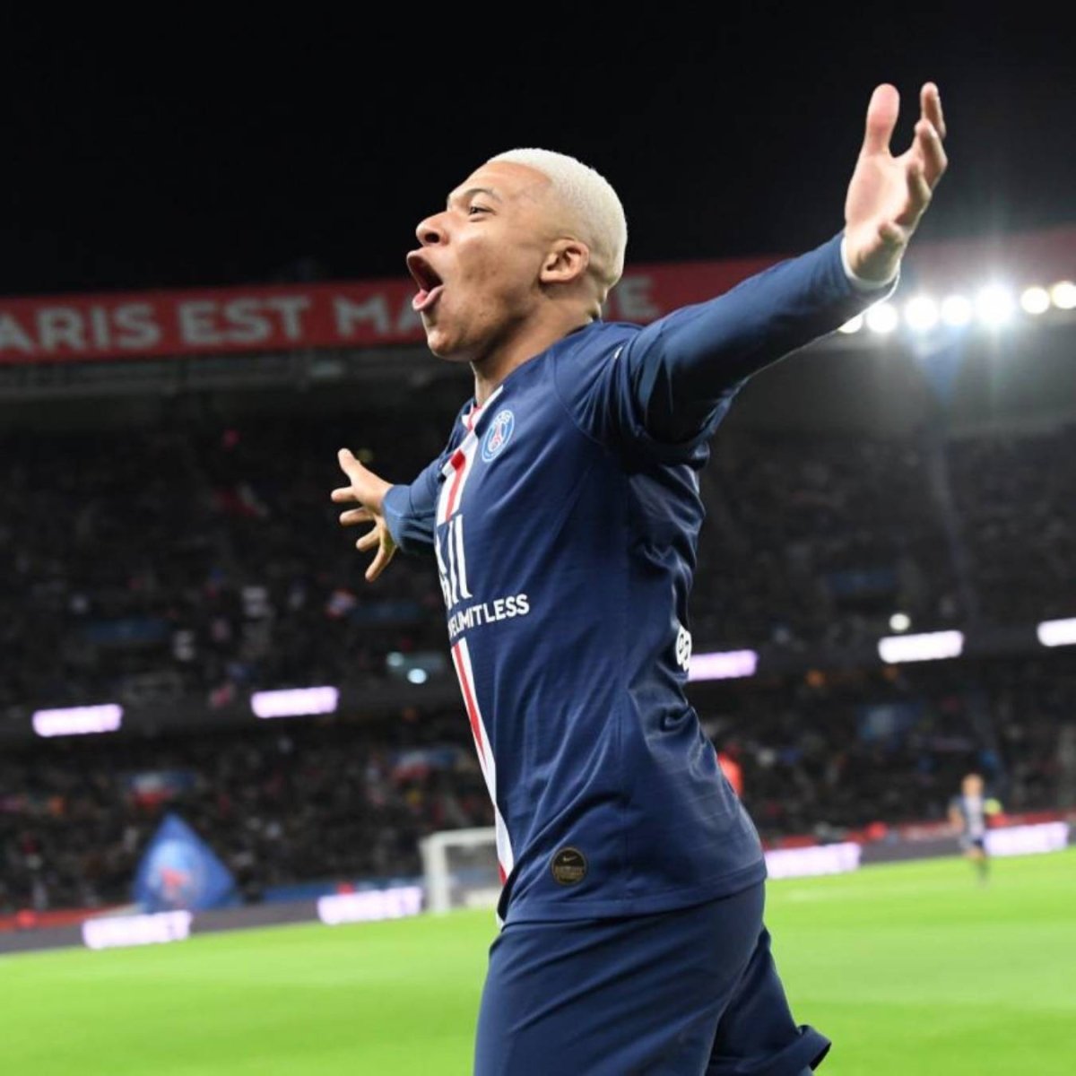 2019/20 PSG Domicile (XL) - Iconic Football Shop