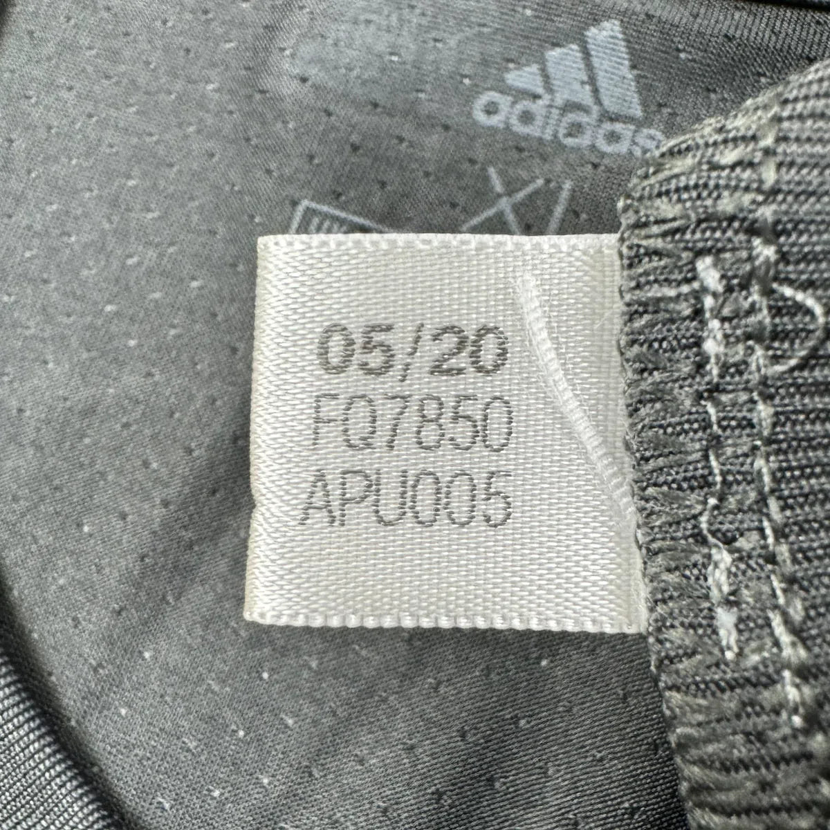 2020/21 Real Madrid Entraînement (XL) - Iconic Football Shop