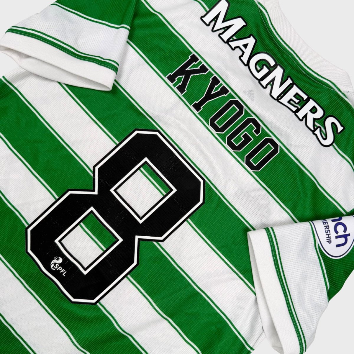 2021/22 Celtic Glasgow Domicile - Kyogo 8 (S) - Iconic Football Shop