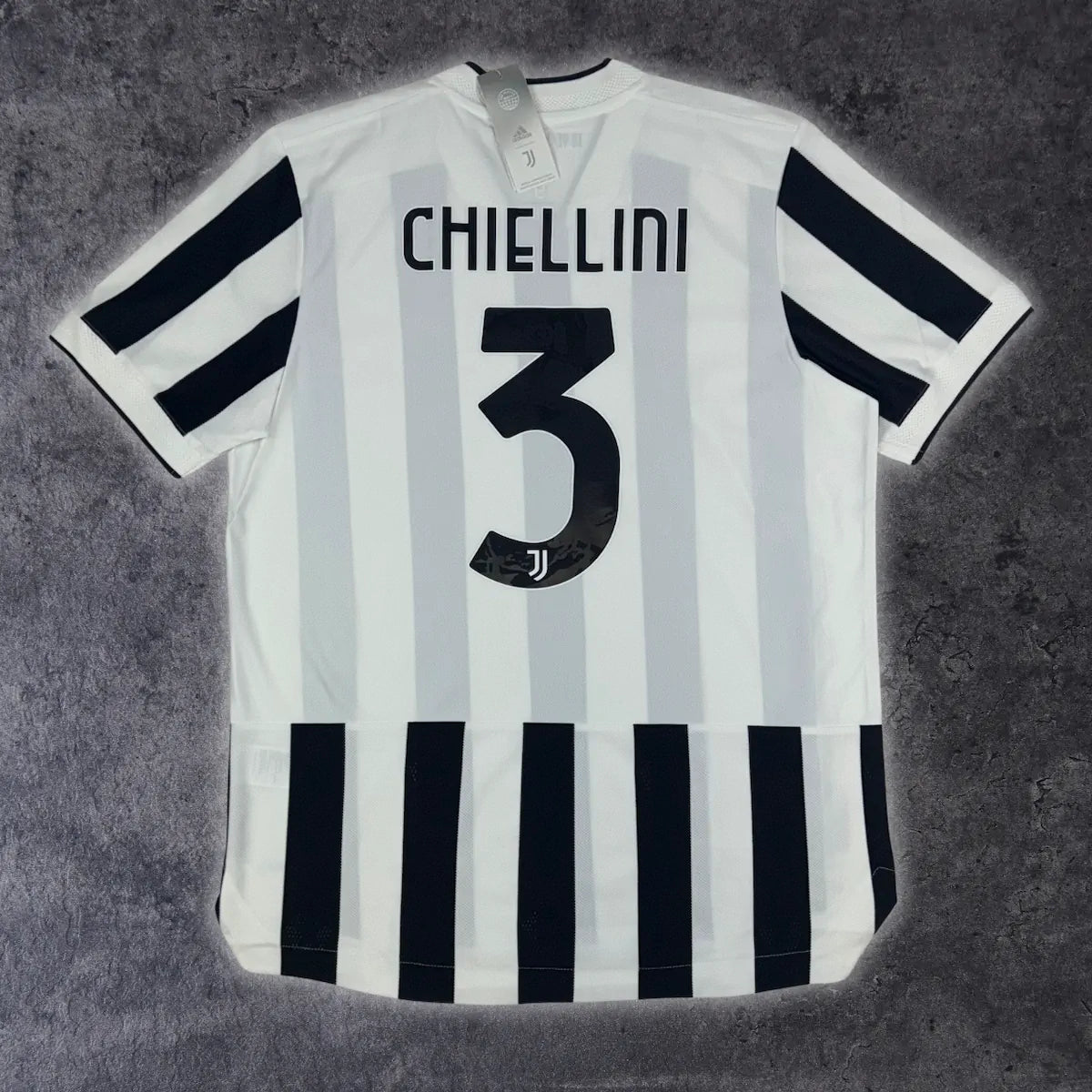 2021/22 Juventus Domicile - Chiellini 3 *STOCK PRO* (XL) - Iconic Football Shop