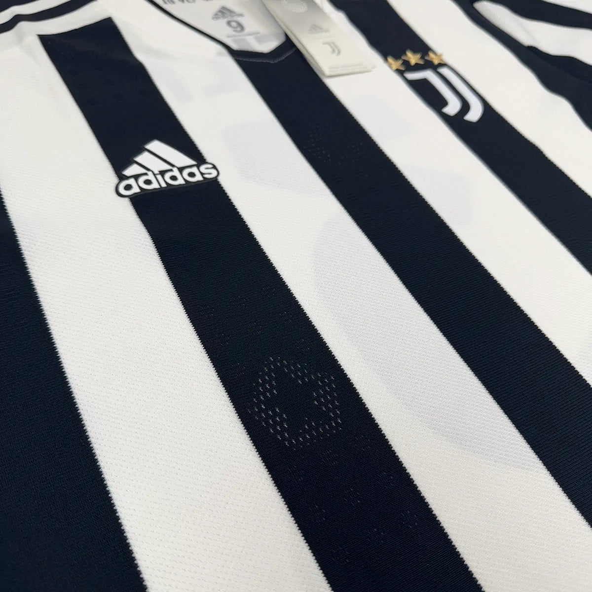 2021/22 Juventus Domicile - Chiellini 3 *STOCK PRO* (XL) - Iconic Football Shop