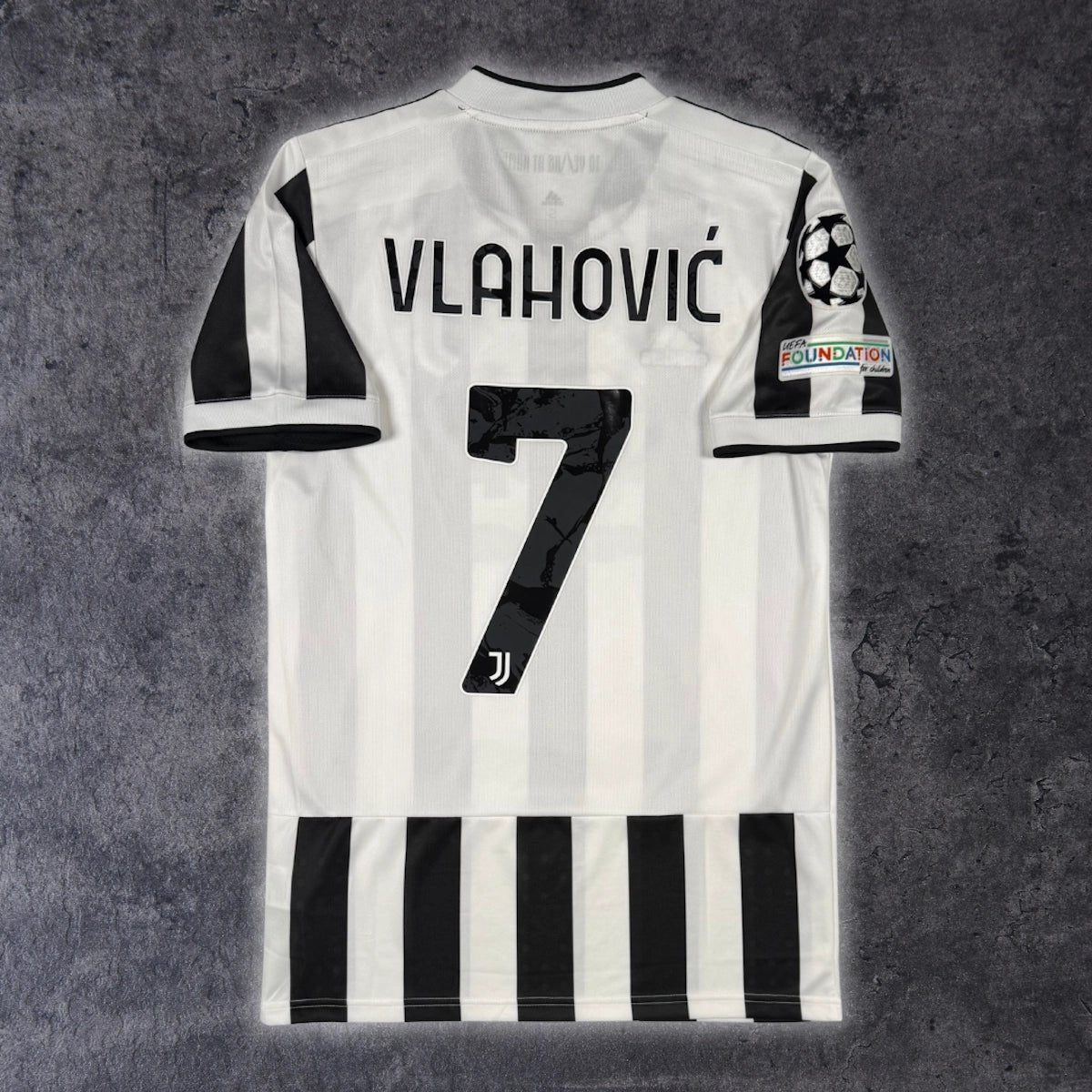 2021/22 Juventus Domicile - Vlahovic 7 *CHAMPIONS LEAGUE* (S) - Iconic Football Shop