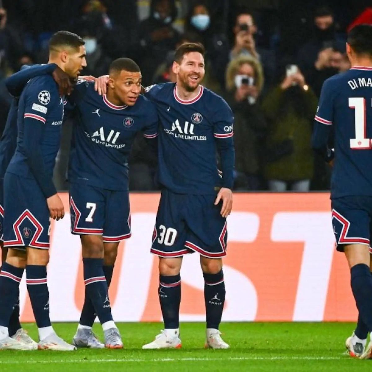 2021/22 PSG Entraînement *COMPLET* (2XL) - Iconic Football Shop