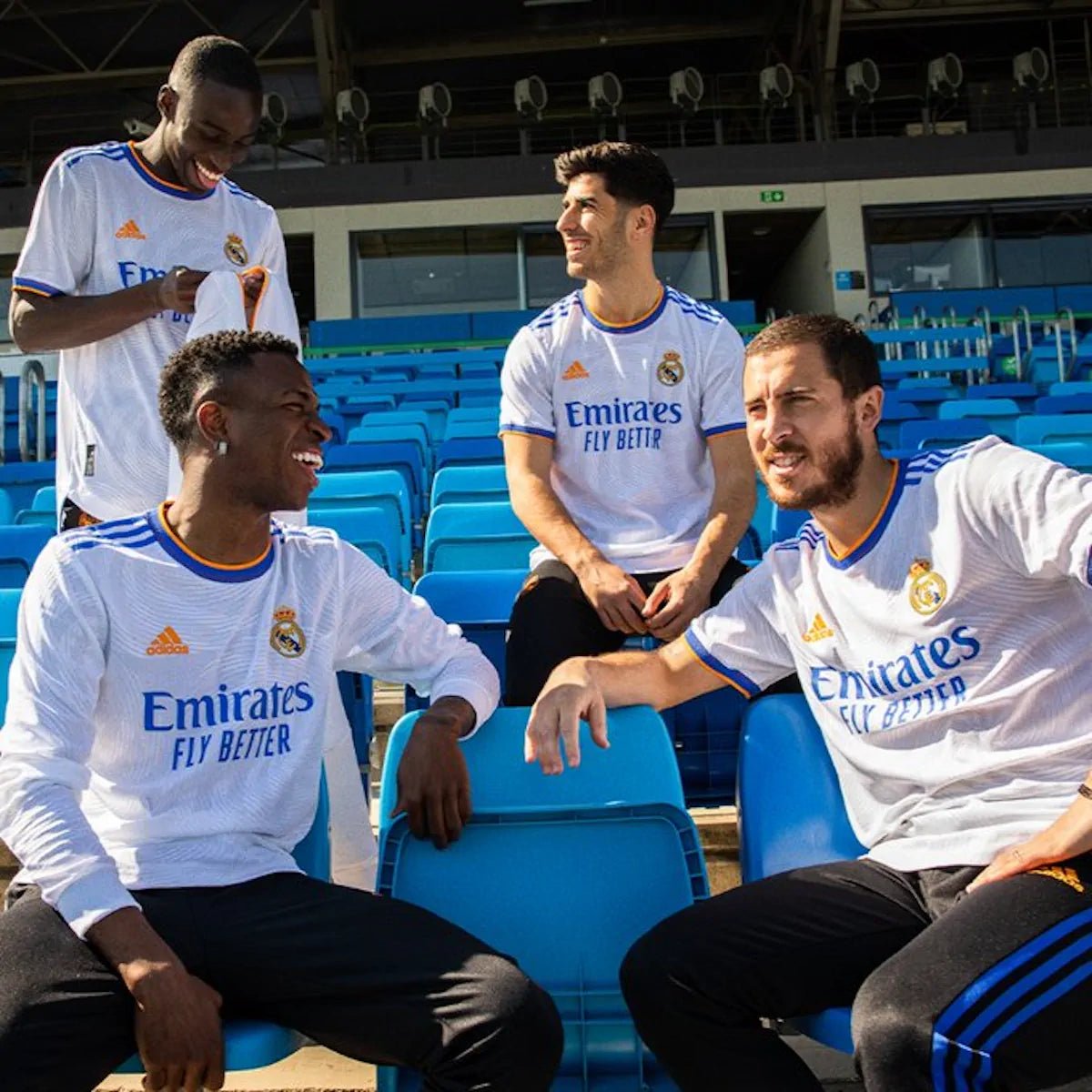 2021/22 Real Madrid Domicile (L) - Iconic Football Shop