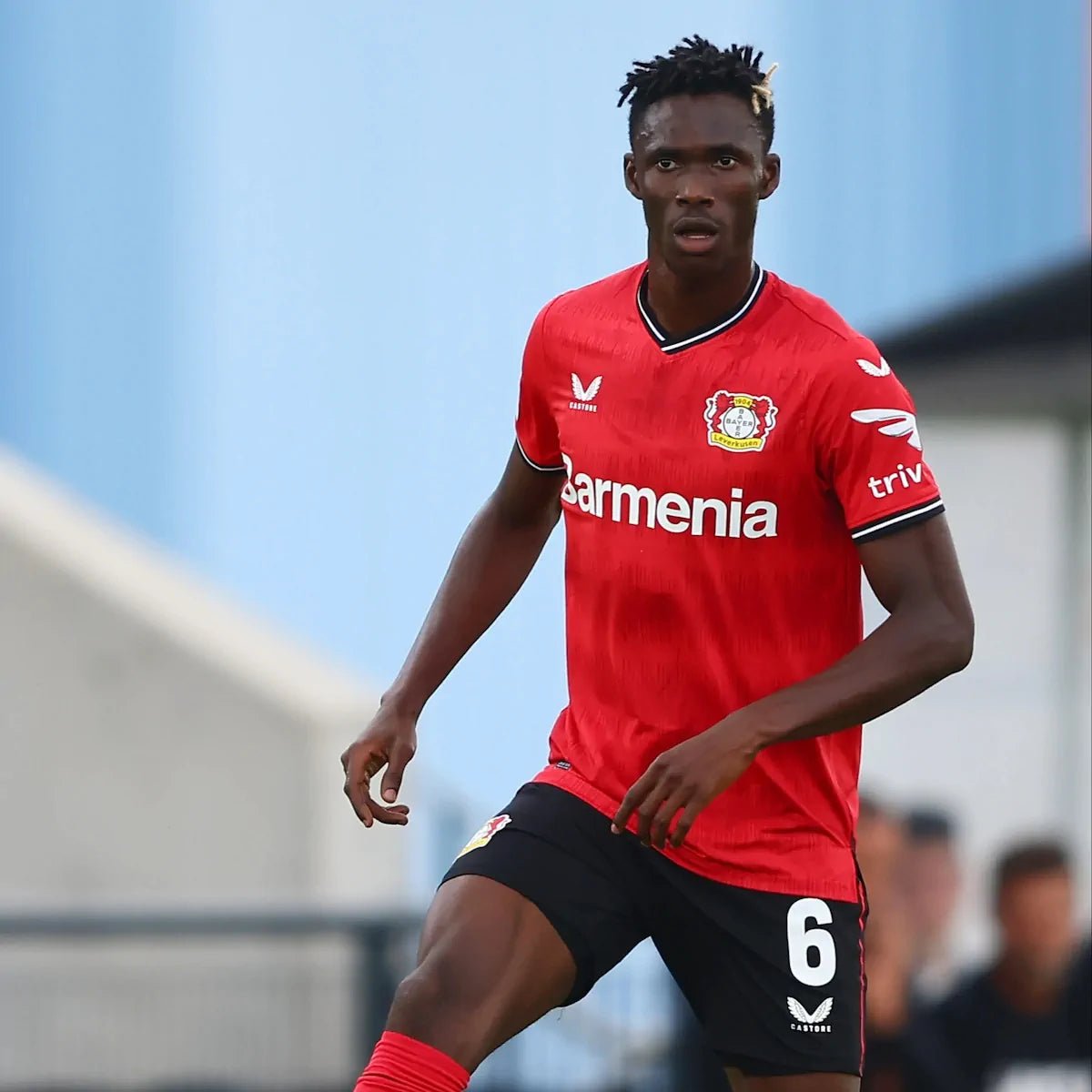 2022/23 Bayer Leverkusen Domicile - Kossounou 6 (L) - Iconic Football Shop