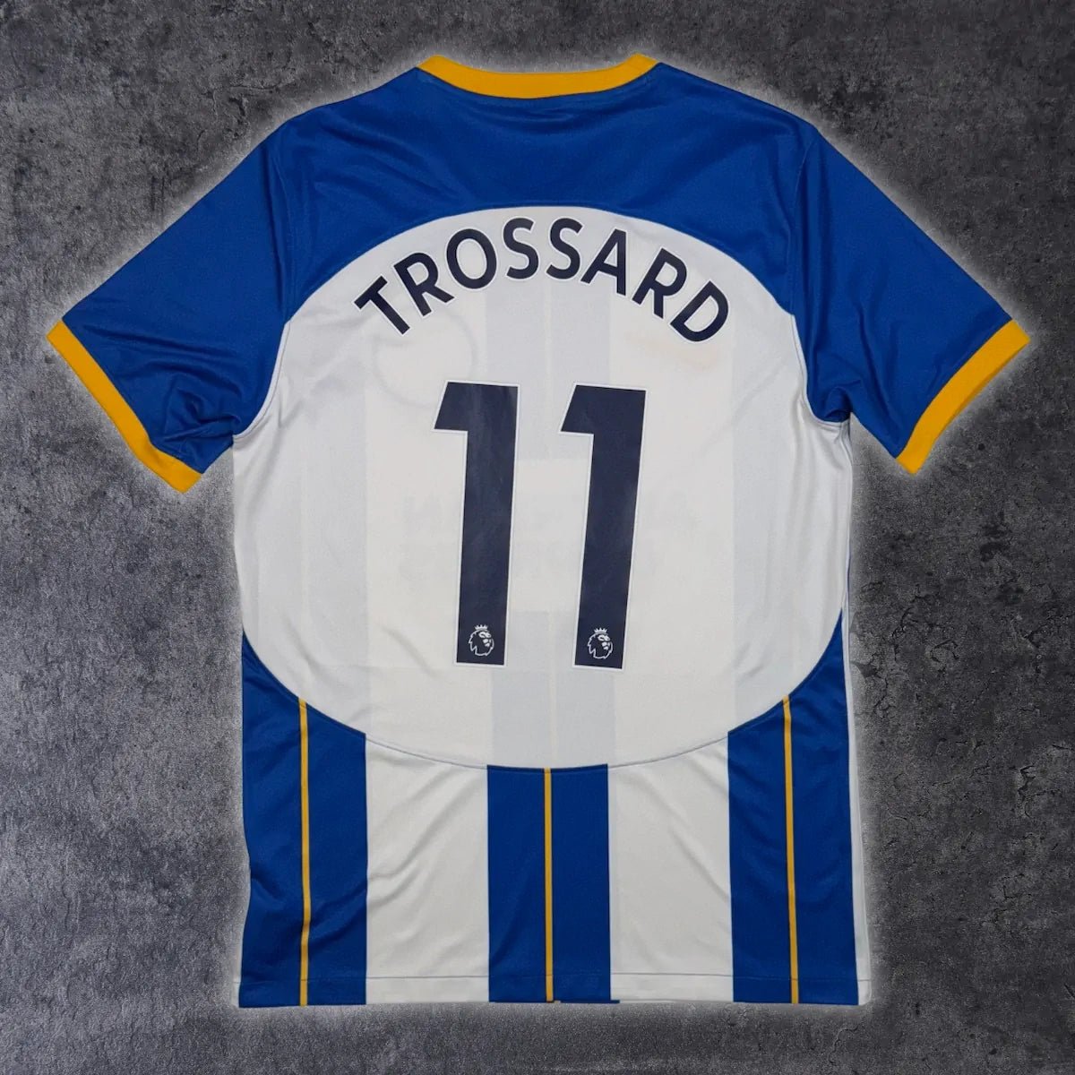 2022/23 Brighton Domicile - Trossard 11 (M) - Iconic Football Shop