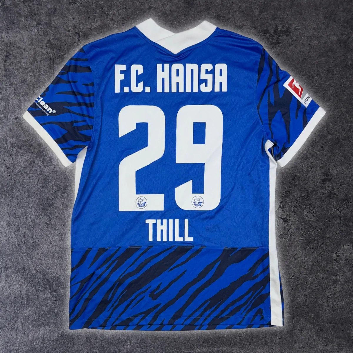 2022/23 Hansa Rostock Domicile - Thill 29 (L) - Iconic Football Shop