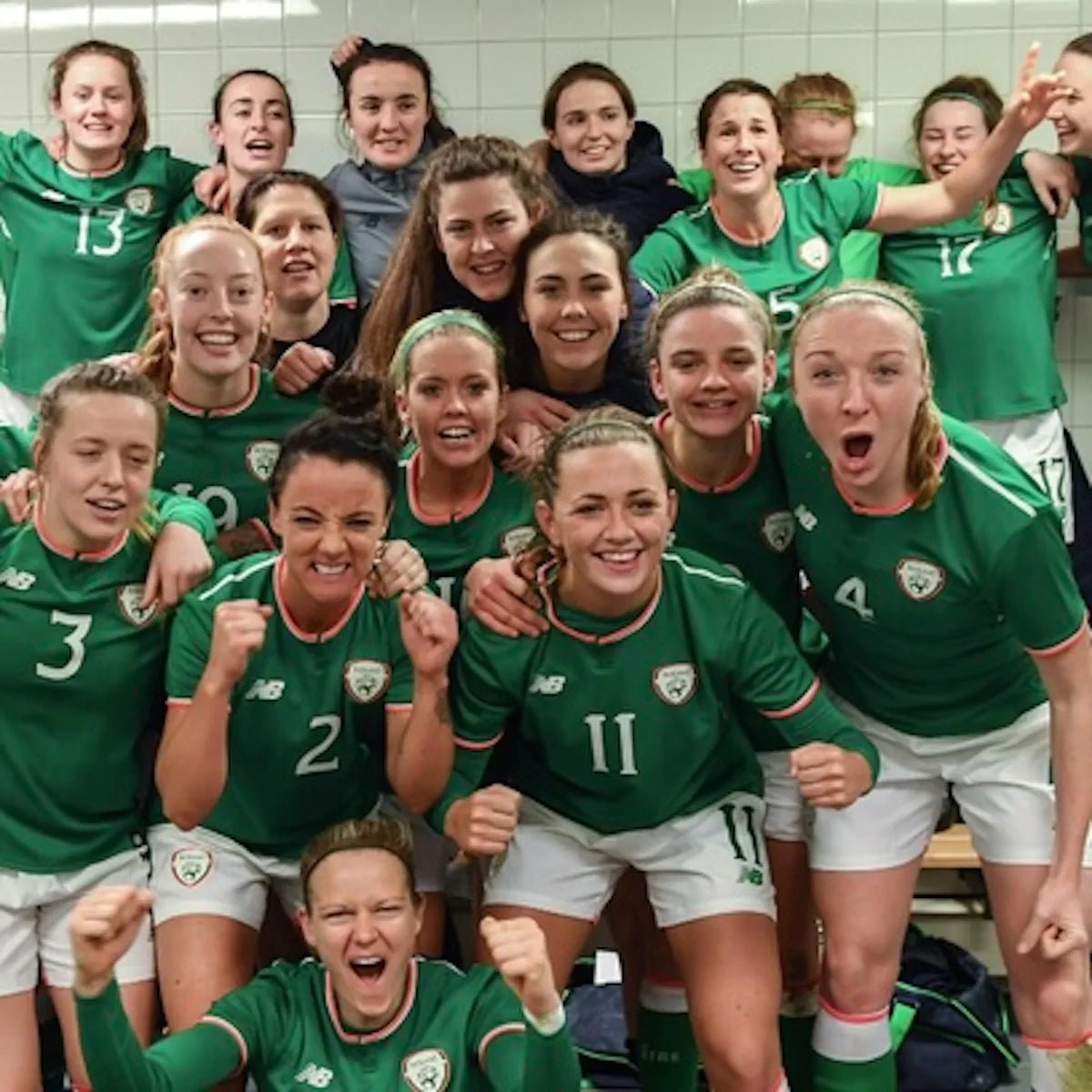 2022/23 Irlande Entraînement *FEMME* (XL) - Iconic Football Shop