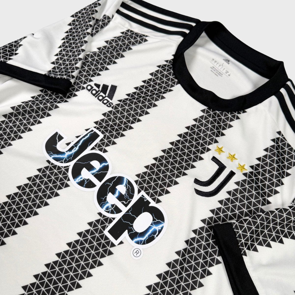 2022/23 Juventus Domicile (L) - Iconic Football Shop