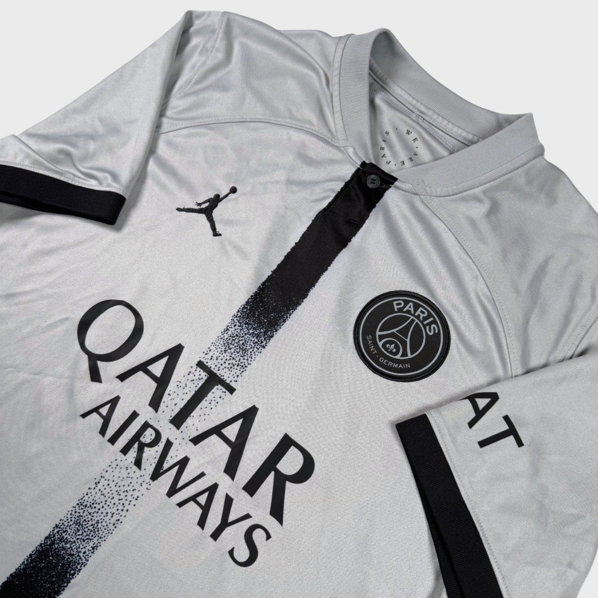 2022/23 PSG Extérieur (L) - Iconic Football Shop
