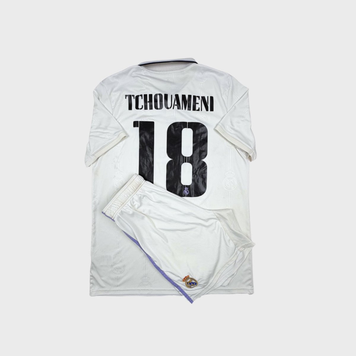 2022/23 Real Madrid Domicile - Tchouameni 8 *COMPLET* (L) - Iconic Football Shop