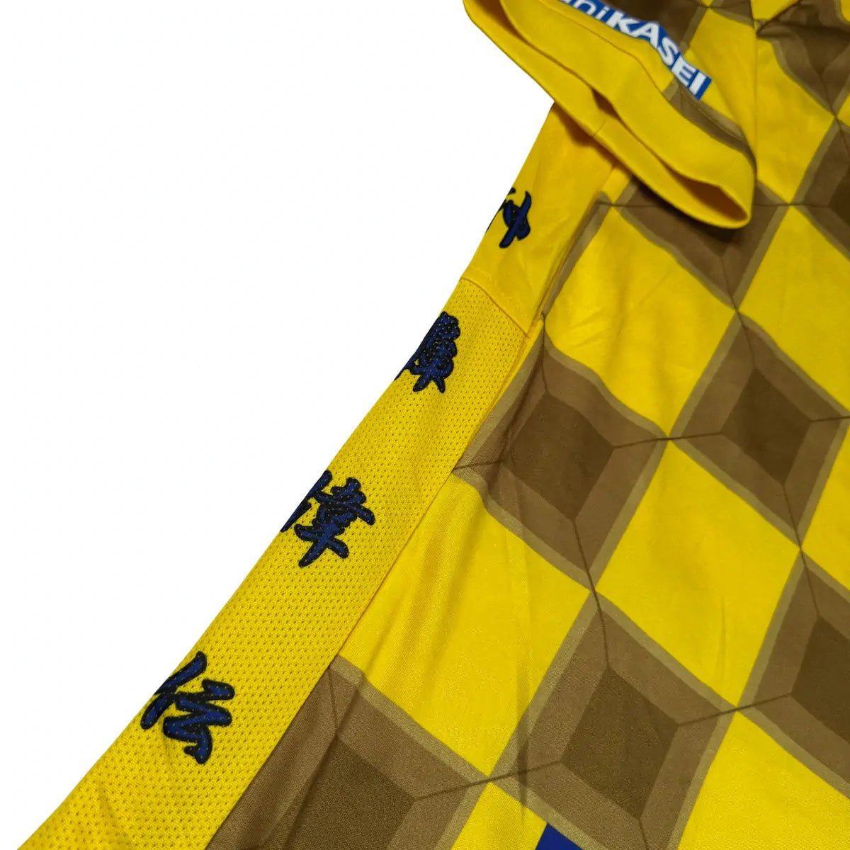 2022/23 Saint - Trond Domicile (L) - Iconic Football Shop