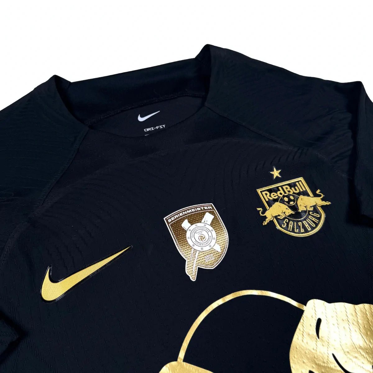 2022/23 Salzbourg - Pavlovic 31 *BOX EDITION LIMITÉE* (L) - Iconic Football Shop