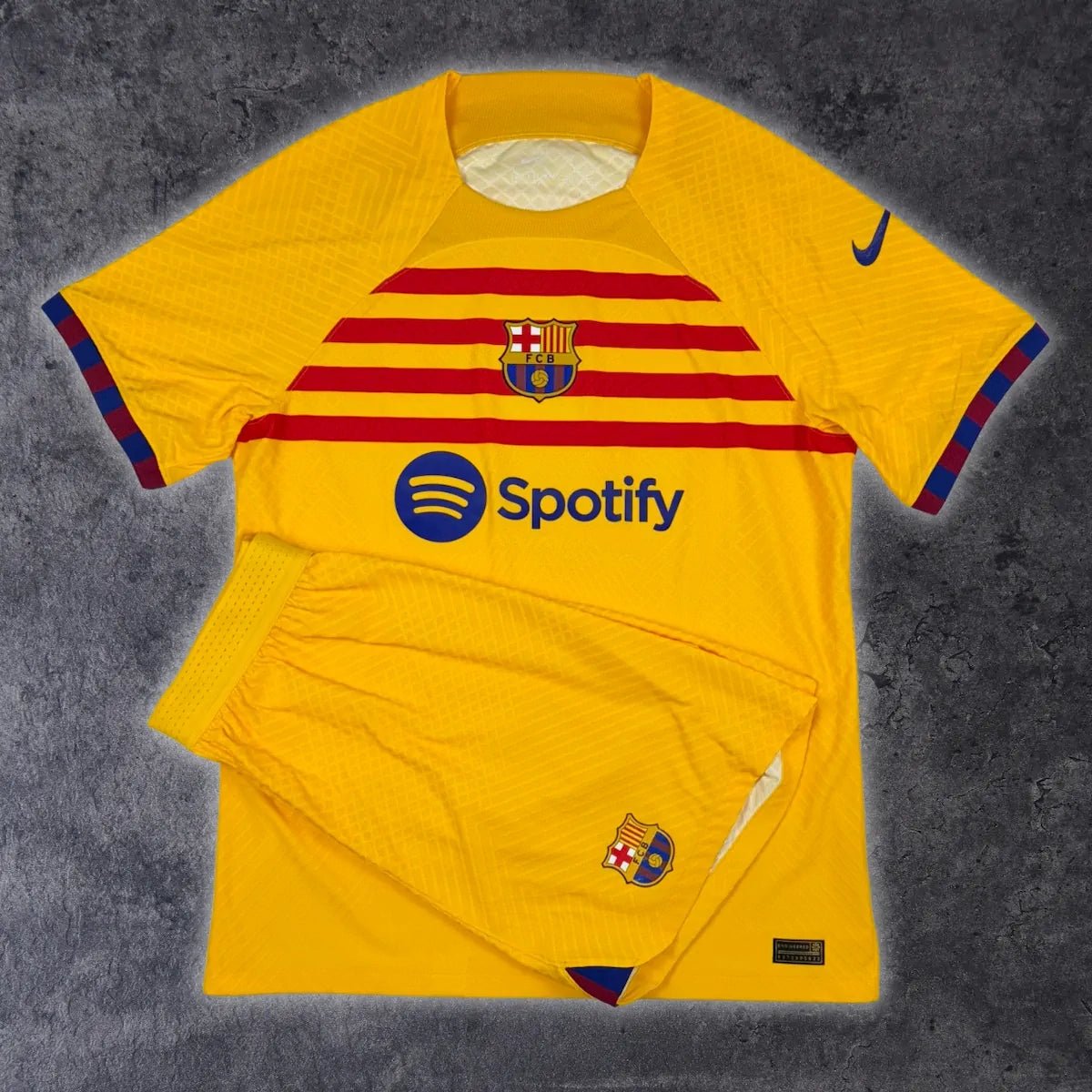 2022/25 Barcelone Fourth *COMPLET / PRO* (L) - Iconic Football Shop