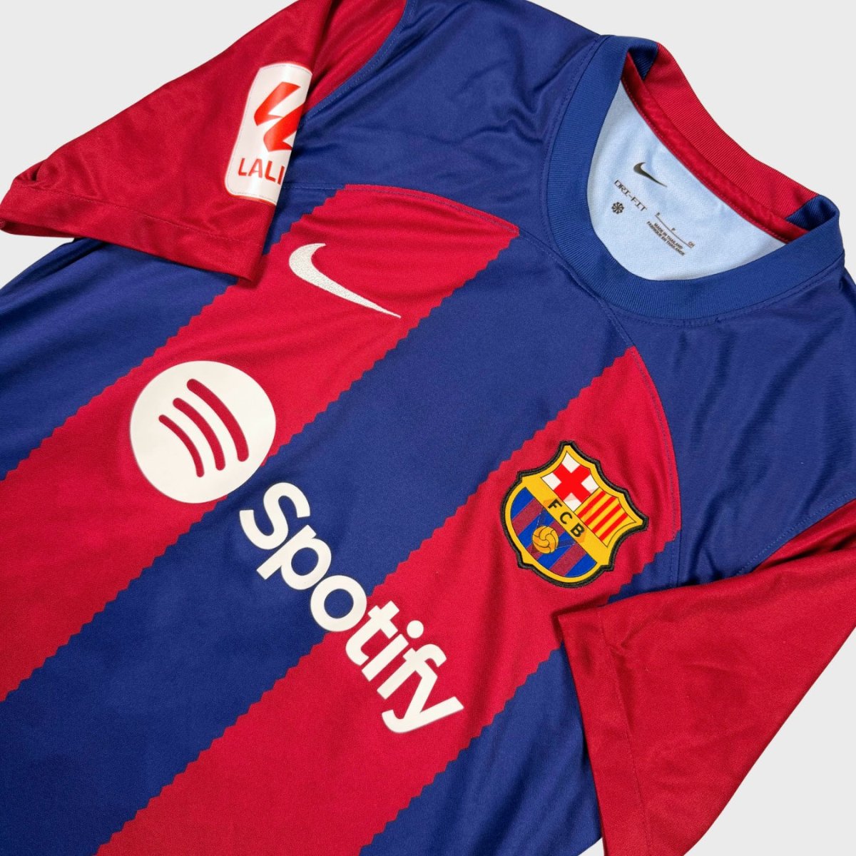 2023/24 Barcelone Domicile - Pedri 8 (S) - Iconic Football Shop
