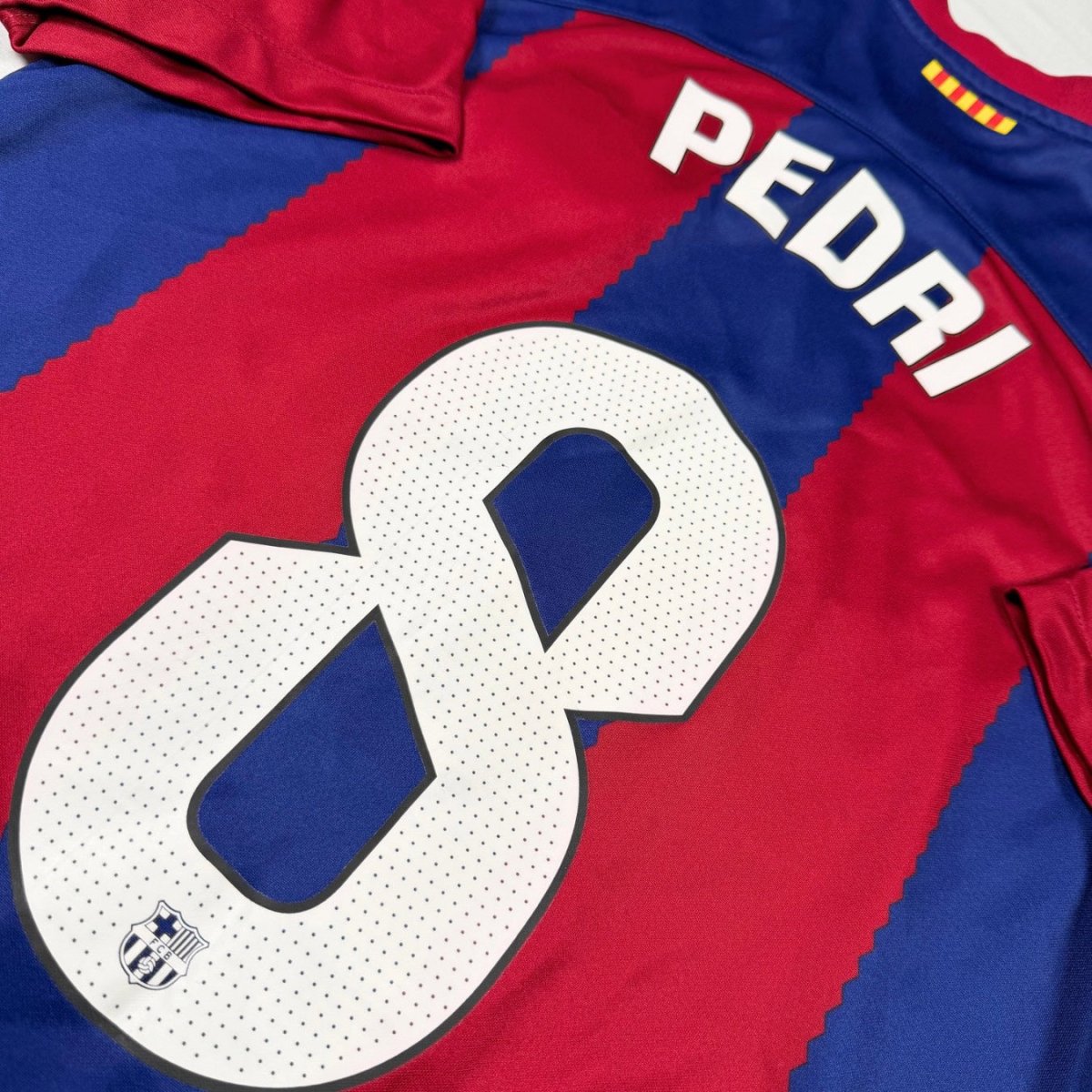 2023/24 Barcelone Domicile - Pedri 8 (S) - Iconic Football Shop