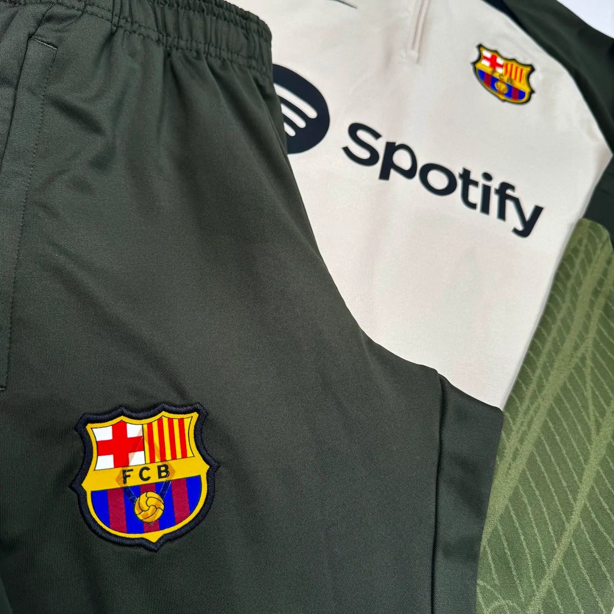 2023/24 Barcelone Entraînement *COMPLET* (S) - Iconic Football Shop