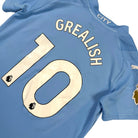 2023/24 Manchester City Domicile - Grealish 10 (9/10a) - Iconic Football Shop