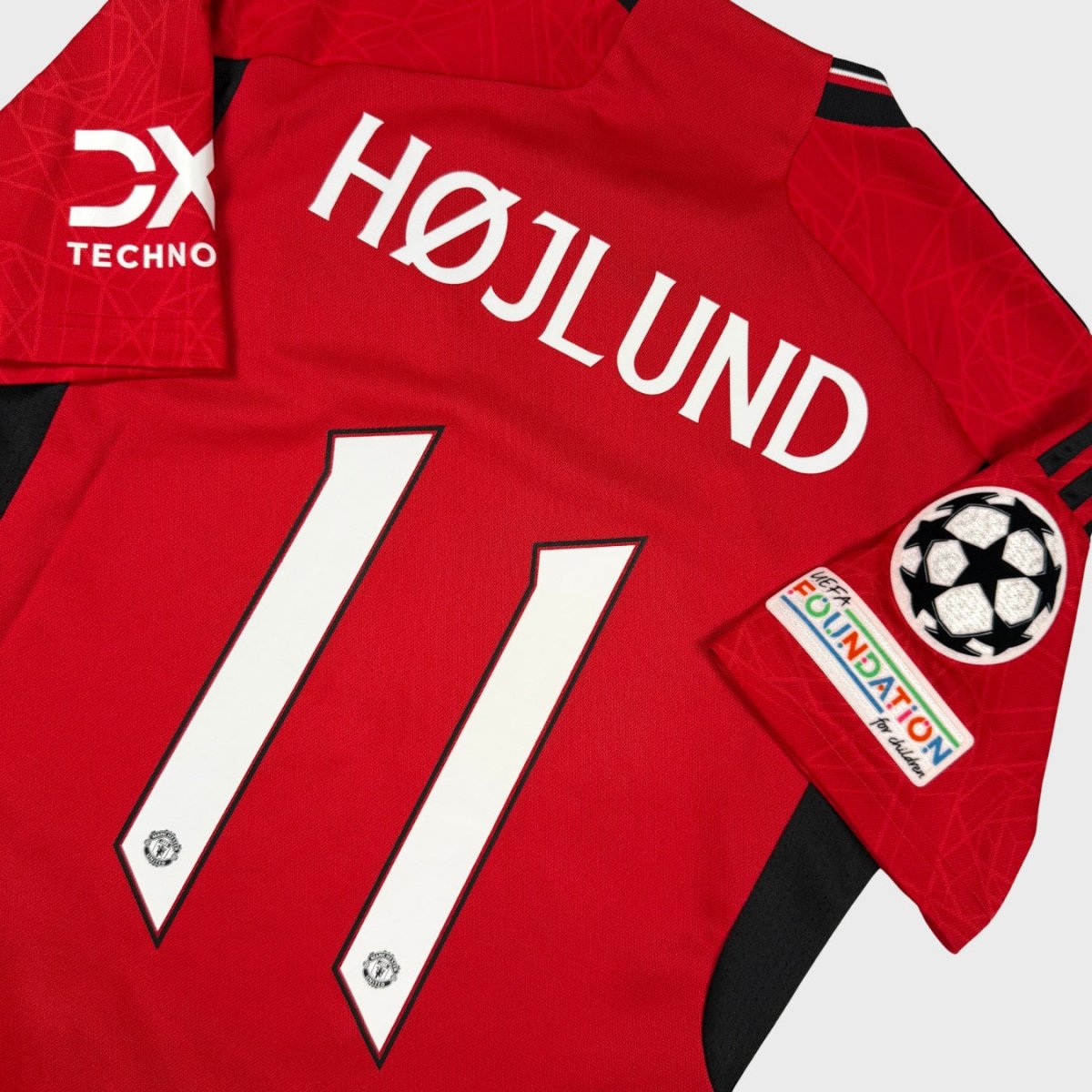 2023/24 Manchester United Domicile - Højlund 11 *CHAMPIONS LEAGUE* (XS) - Iconic Football Shop