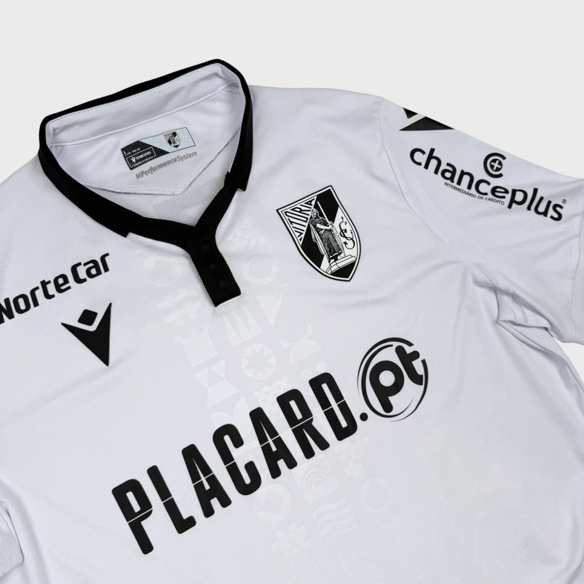 2023/24 Vitoria Guimaraes Domicile (L) - Iconic Football Shop