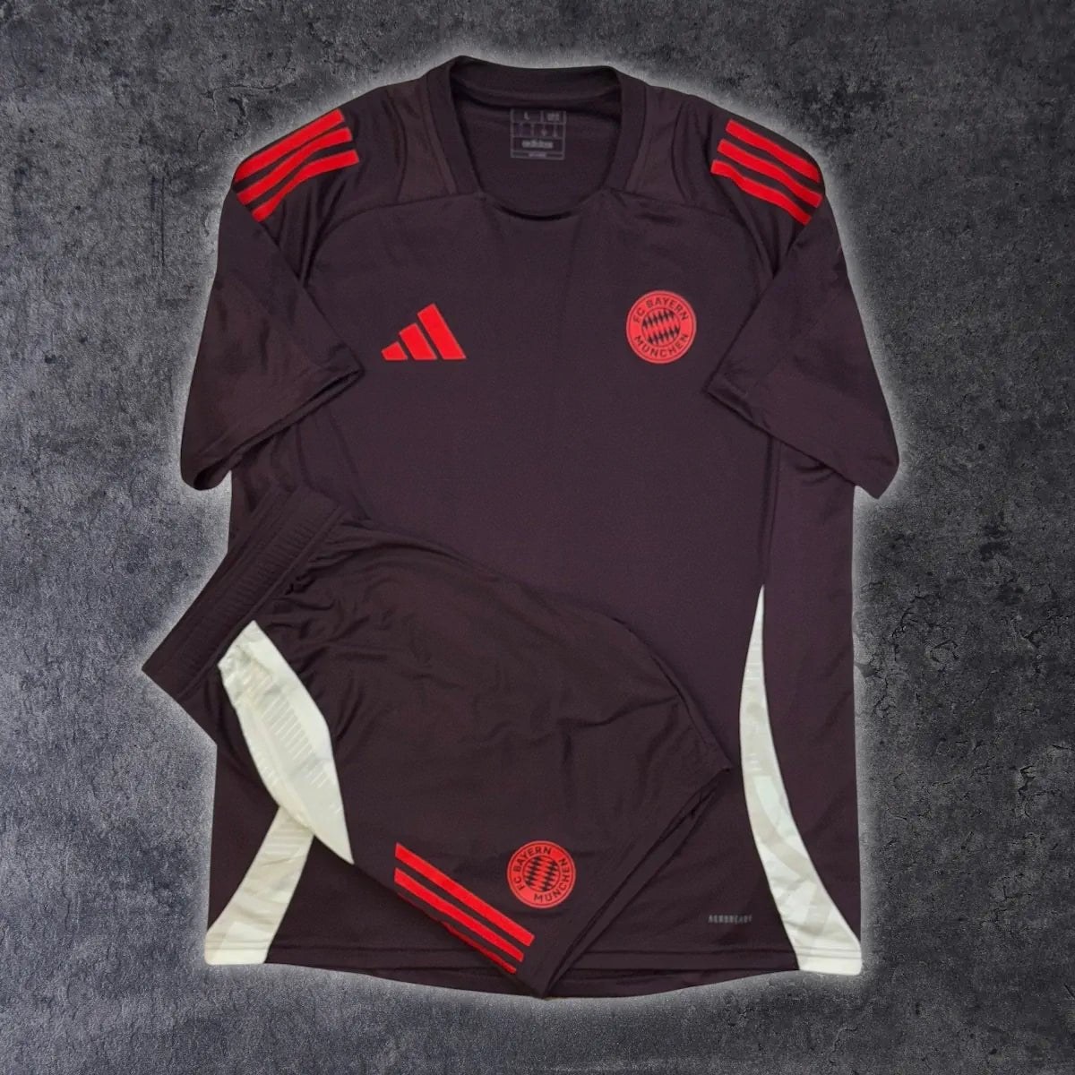 2024/25 Bayern Munich Entraînement *COMPLET* (L) - Iconic Football Shop