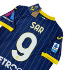 2024/25 Hellas Verone Domicile - Sar 9 (L) - Iconic Football Shop
