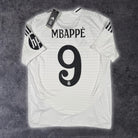 2024/25 Real Madrid Domicile - Mbappé 9 *PRO* (L) - Iconic Football Shop