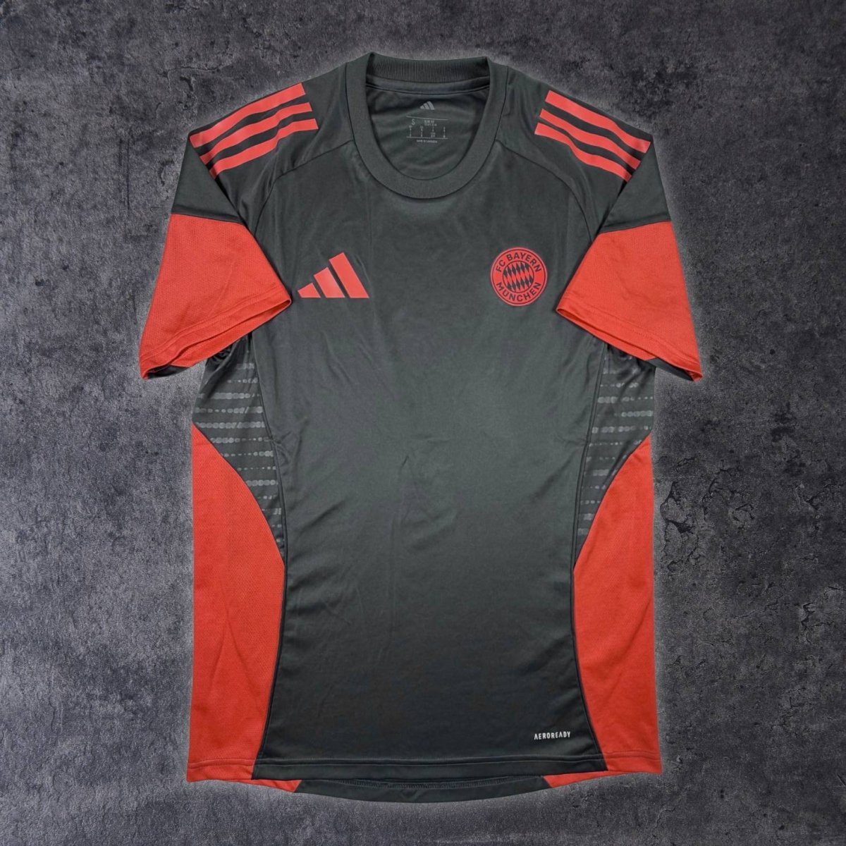 2025/26 Bayern Munich Entraînement (S) - Iconic Football Shop