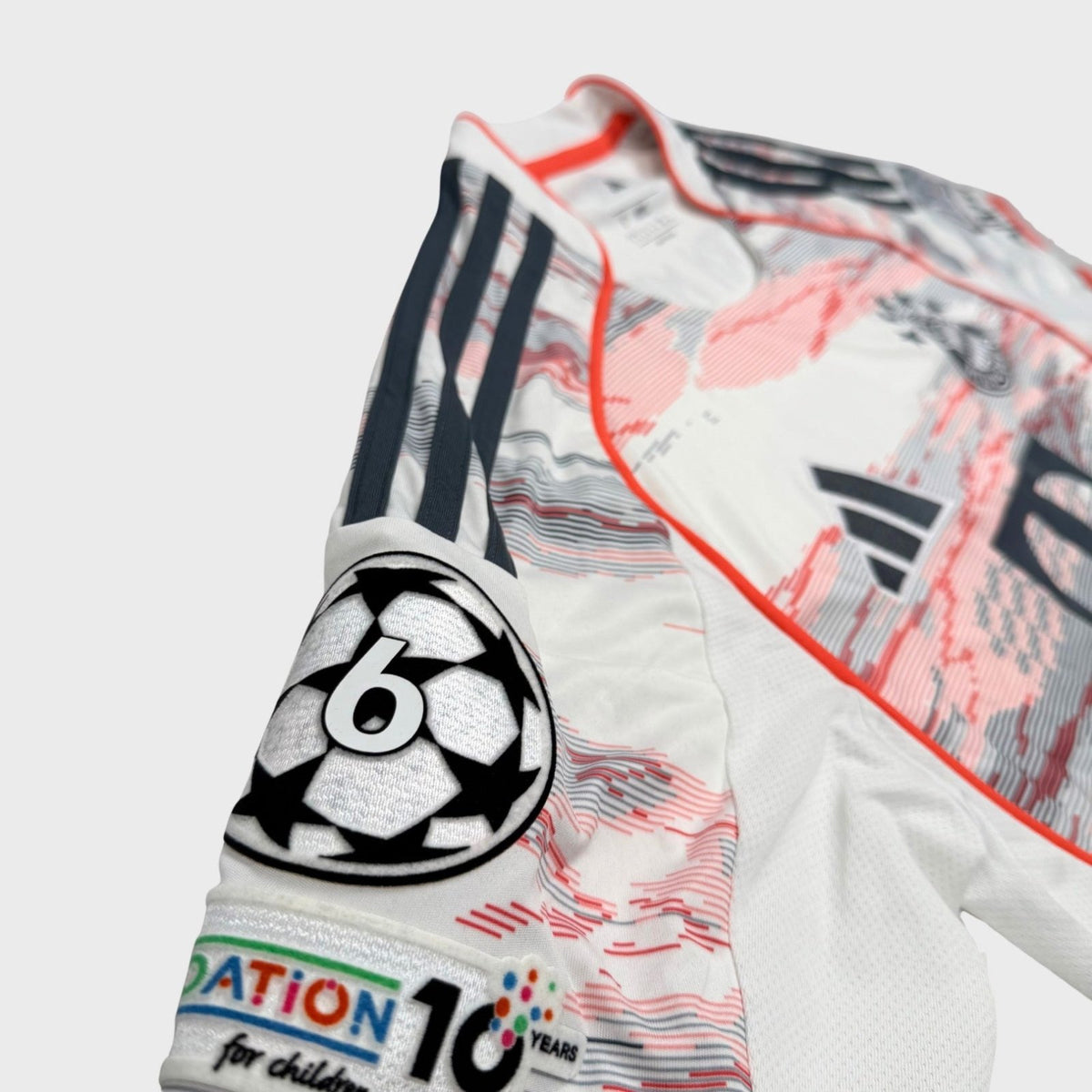 2025/26 Bayern Munich Extérieur - Olise 17 (S) - Iconic Football Shop