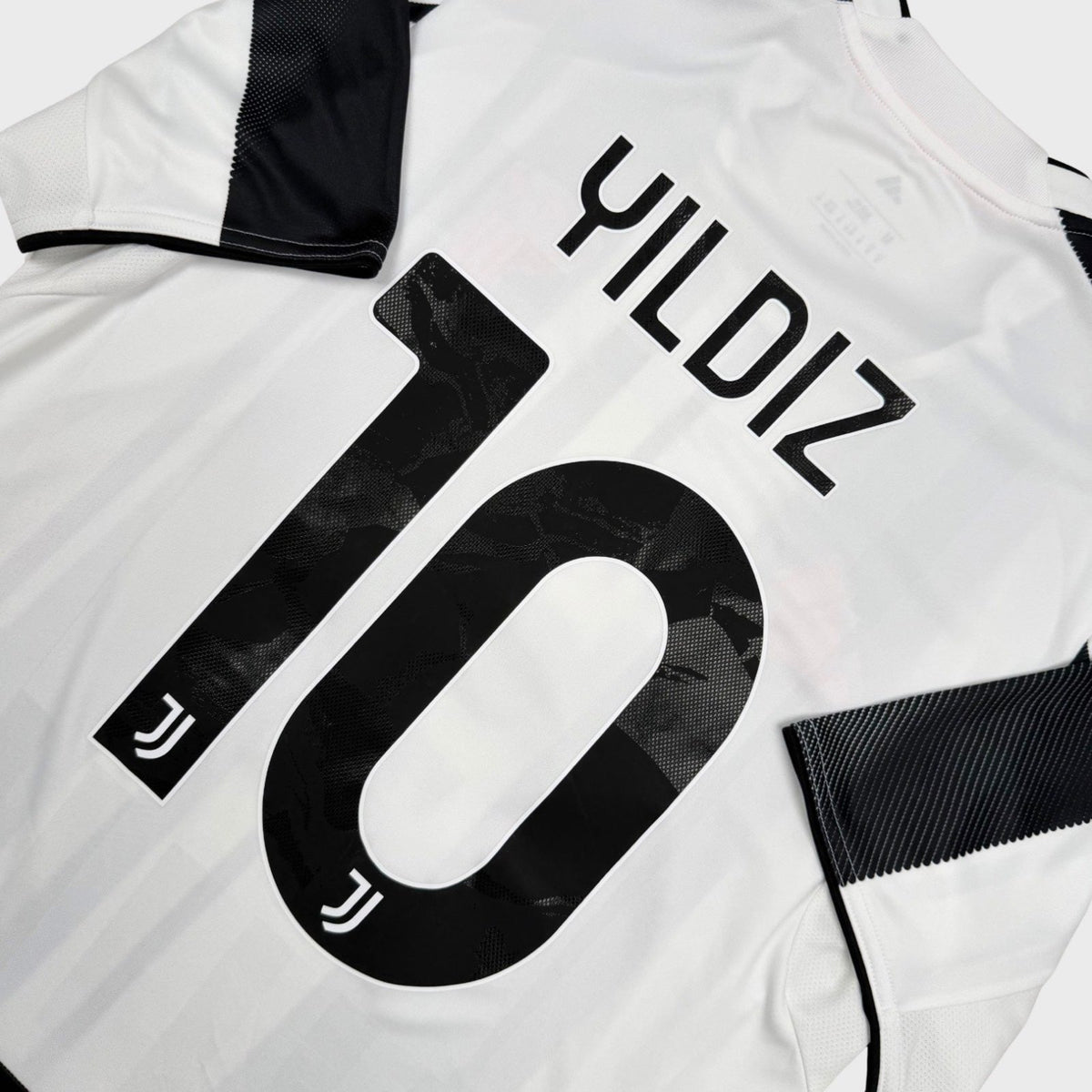 2025/26 Juventus Domicile - Yildiz 10 (M) - Iconic Football Shop
